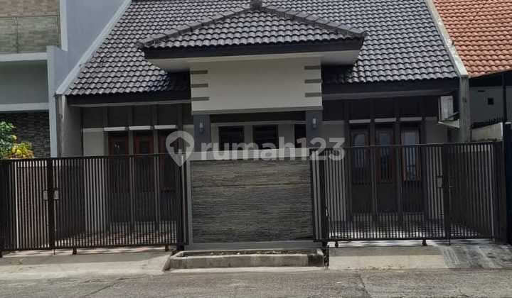 Rumah Nyaman Siap Huni di Taman Holis Indah, Bandung