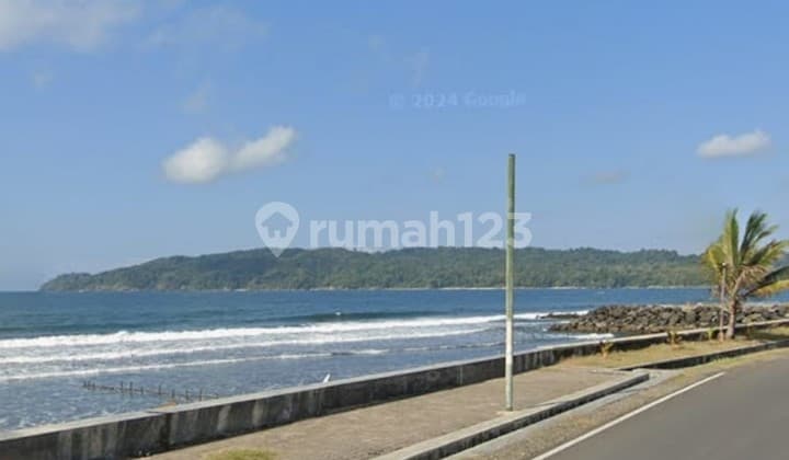 Tanah depan Pantai Timur Pangandaran Ciamis