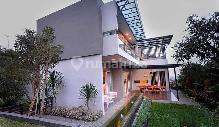 Masa Depan Dimulai di Sini - Rumah Mewah di Dago Bandung