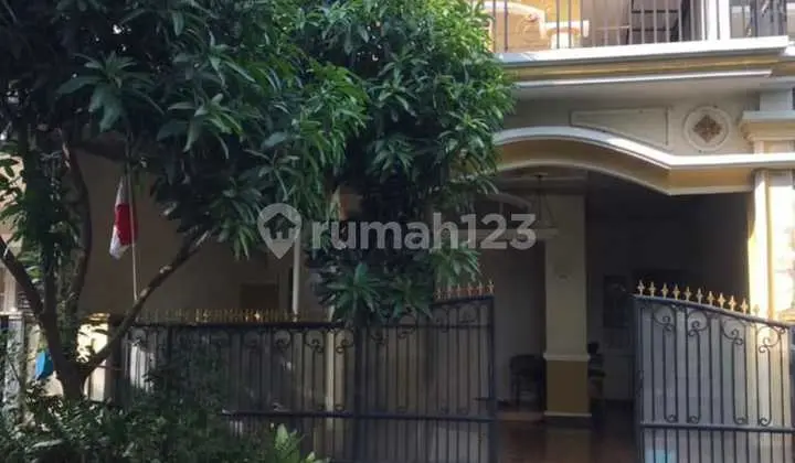 Rumah 2 Lantai Depan Taman di The Royal Residence, Cakung, Jakarta Timur
