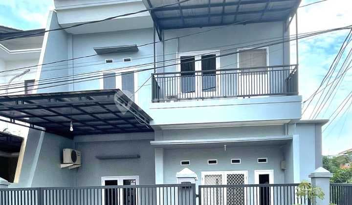 Dijual Cepat Rumah Hook 2 Lantai di Bulevar Hijau,