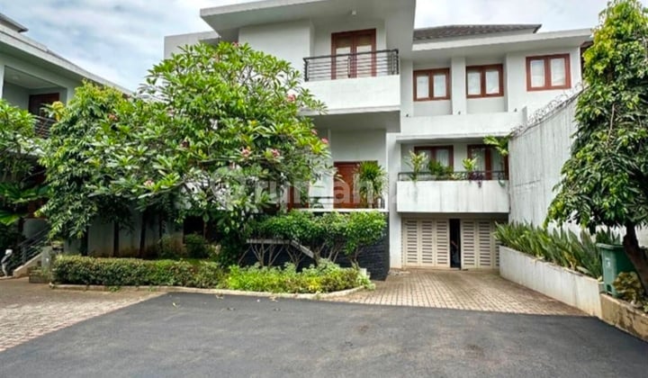 Rumah 3 Lantai Town House Lebak Bulus Cilandak Jakarta Selatan