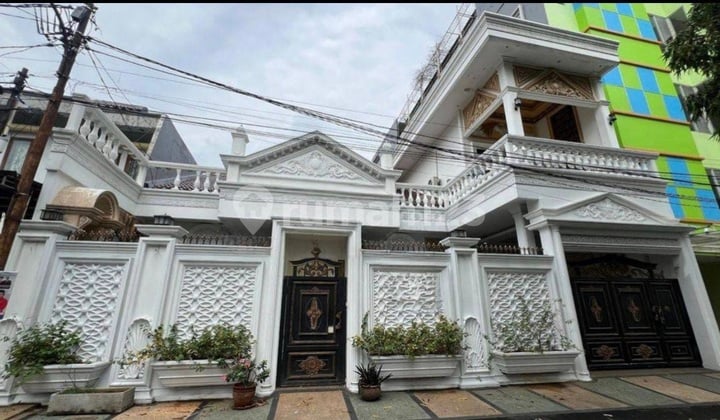 Dijual Cepat Rumah 2 Lantai Ada Kolam Renang Pribadi di Rawa Domba, Duren Sawit, Jakarta Timur