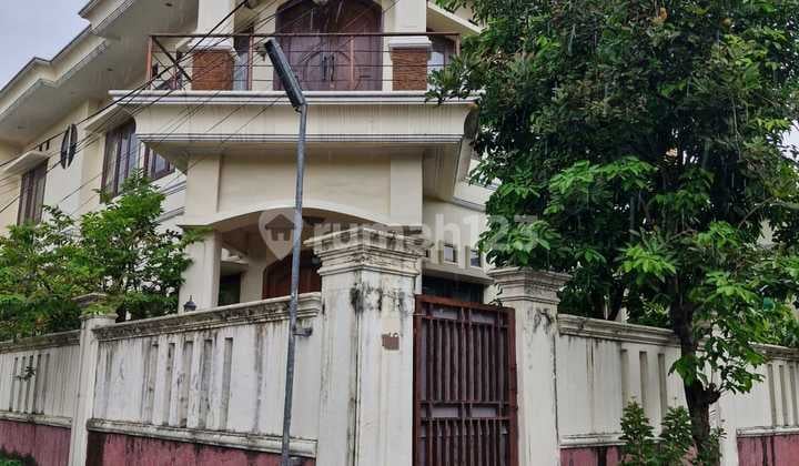 Rumah Hook 2 Lantai di Taman Buaran Indah Jakarta Timur