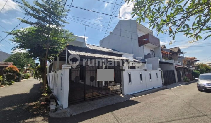 Rumah 2 Lantai Hook di Taman Buaran Indah 1, Klender, Duren Sawit, Jakarta Timur