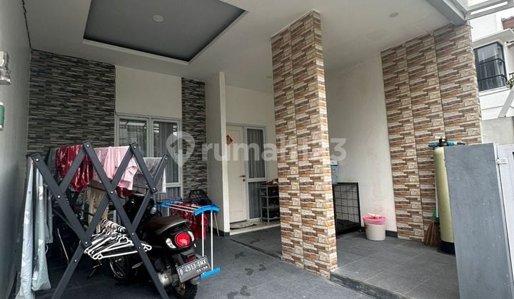 Hunian 2 Lantai Semi Furnished Siap Huni di Bulevar Hijau, Harapan Indah, Bekasi