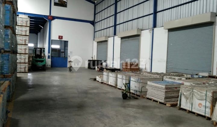 Translation: "Warehouse for Rent, Ready to Use at Marunda Bekasi Warehousing Area."