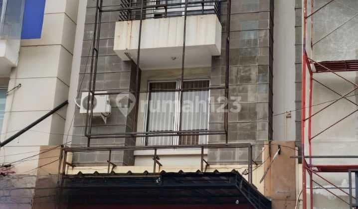 Ruko Hadap Boulevard di Taman Cemara Harapan Indah Bekasi