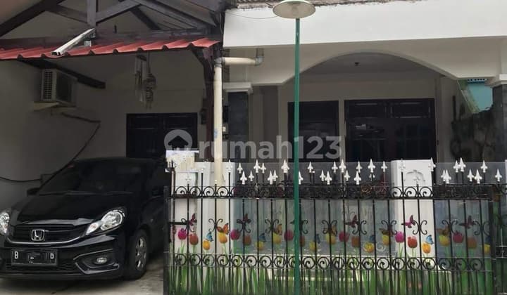 House Near Summmarecon Mall in Tytian Kencana Bekasi
