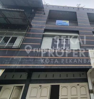 Di Sewakan 1 Unit Ruko 3 Lantai Tepi Jalan Hangtuah Sebelah Indomaret Tengah Kota Pekanbaru