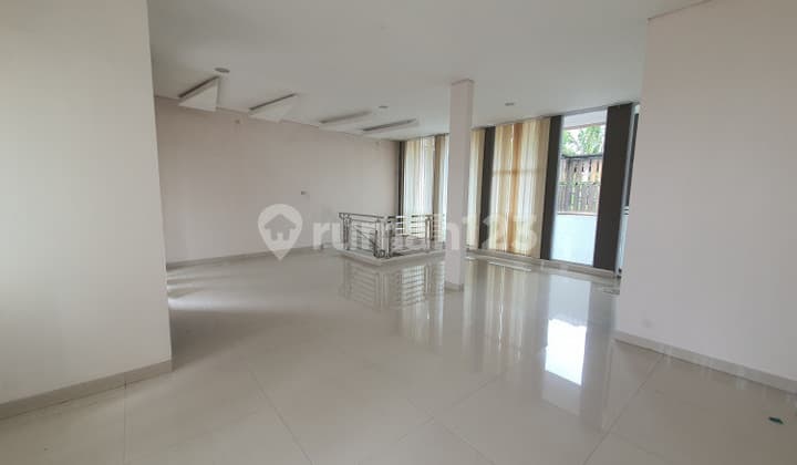 Dijual Rumah Mewah 2 Lantai Siap Huni Furnished Lokasi Dekat Harapan Raya - Pekanbaru