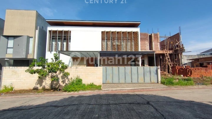 Rumah Lux Ada Kola Renang di Setra Duta Bandung