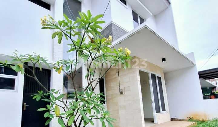 Rumah 2 Lantai Grand Galaxy City Kota Bekasi