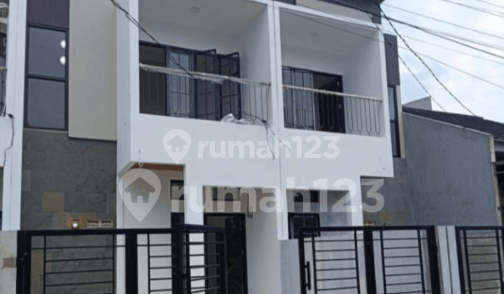 Rumah 2 Lantai Modern Bagus Siap Huni Belakang Stadion Bekasi