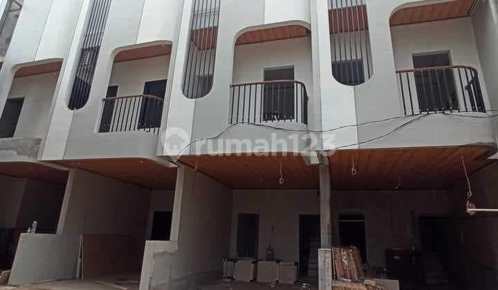 Rumah Cantik Dalam Cluster Utan Kayu Jakarta Timur