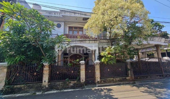 Rumah Mewah dan Kokoh Butuh Renovasi di Galaxy Bekasi Selatan
