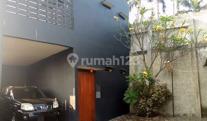 Rumah Bagus 2 Lantai dengan Pool Bintaro Jakarta Selatan di Jual Murah