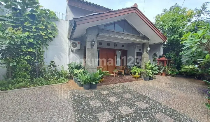 Rumah Artis Tanah Luas Terawat di Galaxy Kota Bekasi
