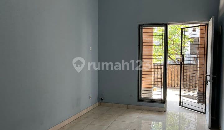 Dijual rumah siap huni di Bulevard Hijau Harapan Indah Bekasi
