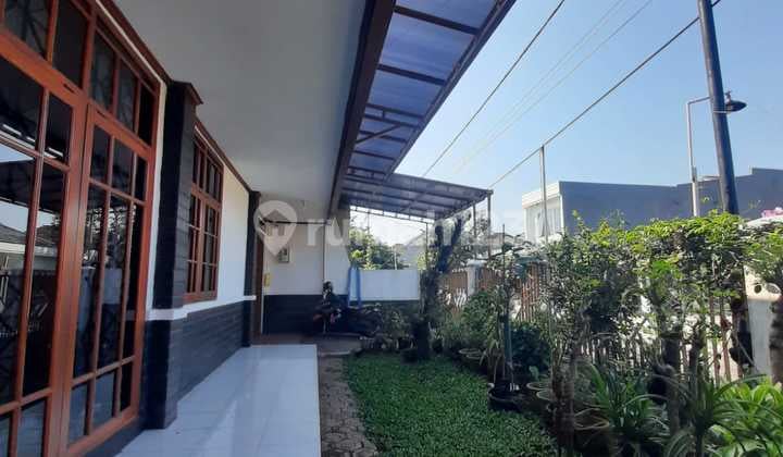 Jual Rumah Tengah Kota Komplek Kembar