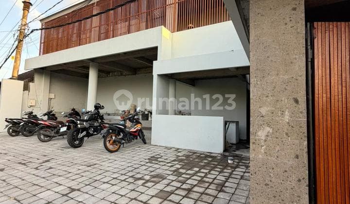 Ruko Baru Lokasi Strategis di Komplek Villa Dekat Canggu Pk