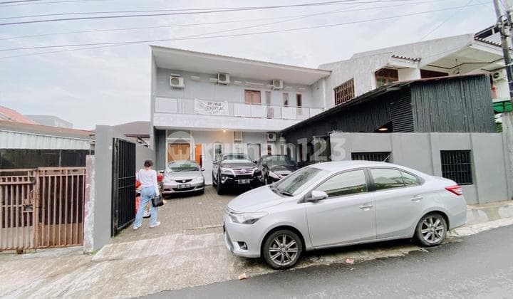 Langka! Rumah Kantor Modern + Studio Musik & Café
