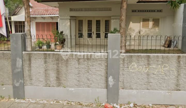 Rumah Klasik Berkelas Di Menteng