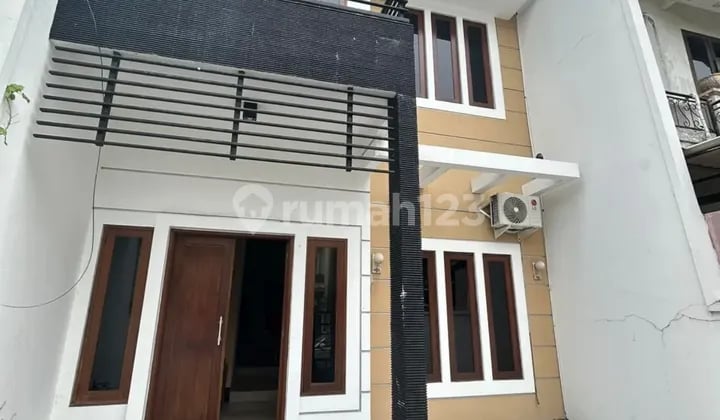 Rumah Murah 2 Lantai Minimalis Semi Furnished Siap Huni Dekat Gwalk di Villa Sentra Raya Citraland Utama Surabaya Barat