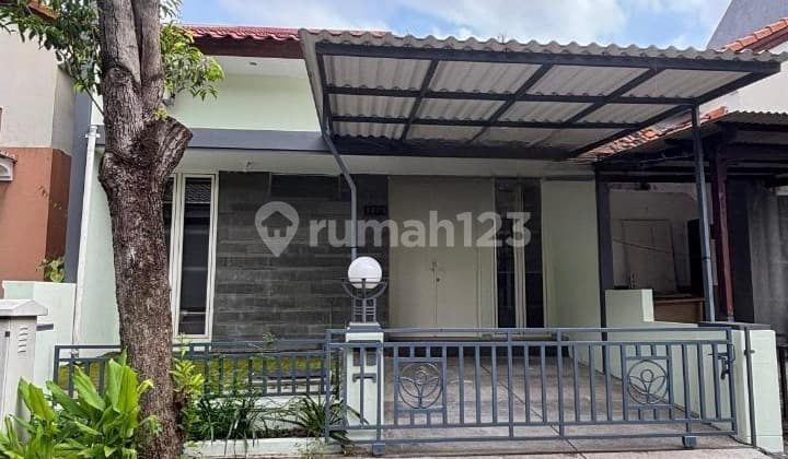 Rumah Murah 1,5 Lantai Minimalis Baru Renovasi Siap Huni Dekat Pasar Modern di Alam Hijau Citraland Utama Surabaya Barat