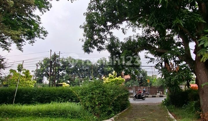 Bangunan dan Tanah Luas Strategis untuk Usaha Kantor di Ungaran