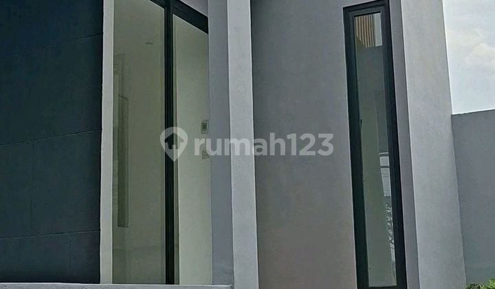 Rumah 2 Lantai Ada Kolam Renang Di Barat Semarang