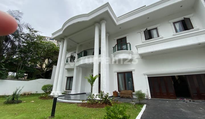 Rumah Mewah 2 Lantai dengan View Golf