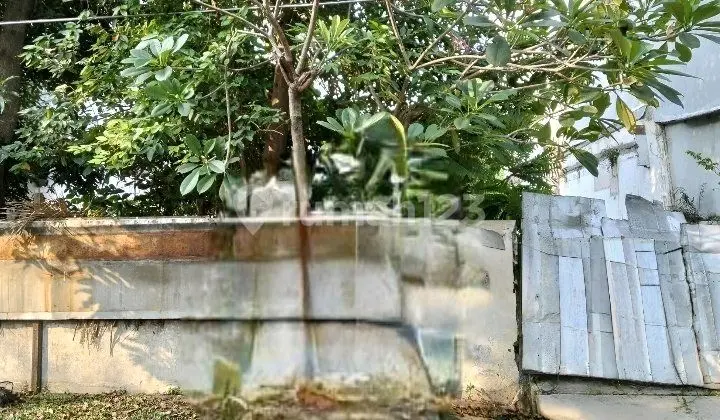 Dekat dengan Sekolah.