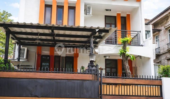 Lokasi Bagus. Ada Taman Didepan Tidak Banjir. Jarang Ada.dekat Kampus. Dekat Pasar. Dekat Sekolah.dekat Mall. Dekat Toll