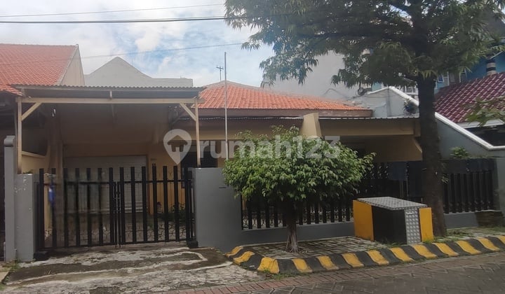 Rumah Siap Huni Bersih dan Terawat di Gayungsari