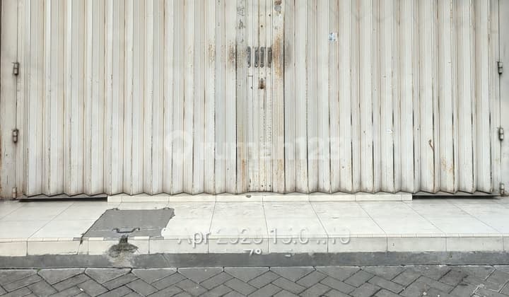 Ruko Siap Pakai 3 Lantai, Pusat Bisnis di Jambangan