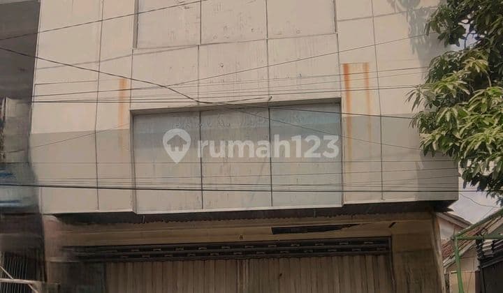 Ruko Ex Showroom Super Strategis di Sepanjang Taman