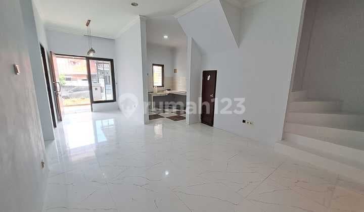 Rumah 2 Lt Didaerah Strategis Regency Melati Mas