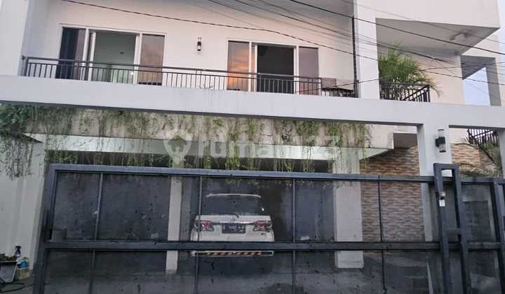 Dijual Rumah Baru 3 Lantai Bergaya Modern Tropis - Posisi Hook Berada di Dalam Komplek (Jatibening)