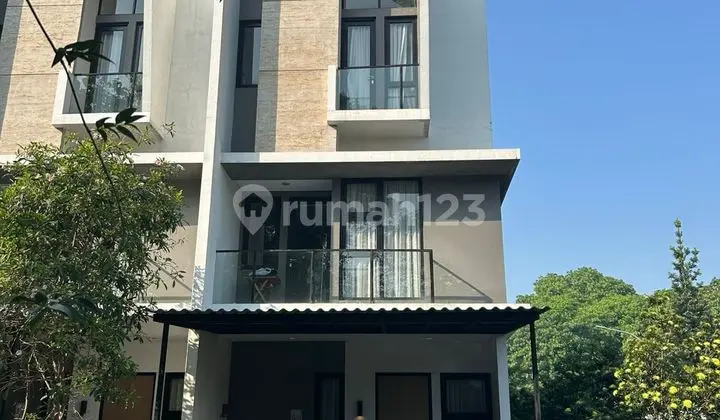 Rumah 3 Lantai Di Provence Suites