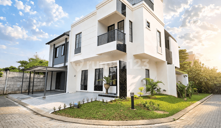 Beautiful Corner House in Kireina Park BSD City