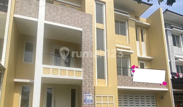 Rumah 3 Lantai Lokasi Depan Autera Onyx Alam Sutera