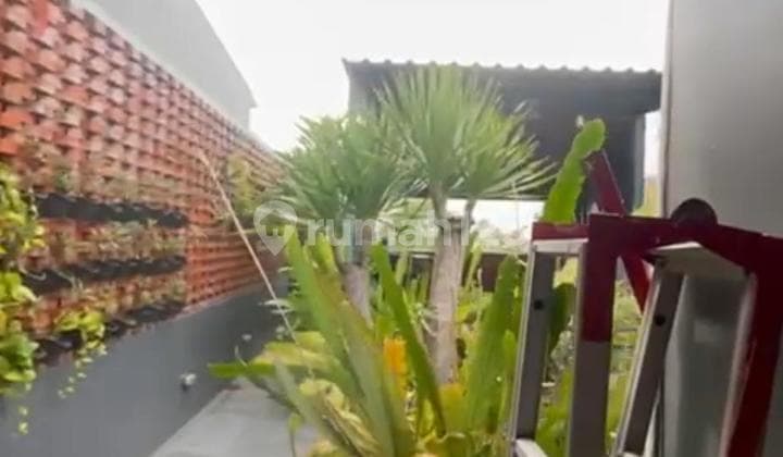 For Sale Nice 3-story ready-to-occupy house in Citra 8, Kalideres, West Jakarta.