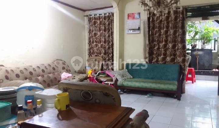House in West Tebet, Strategic Only 3 Minutes to Tebet Raya Street