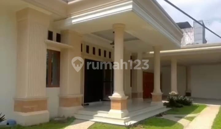 Exclusive Hook House Strategic Location