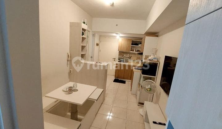 Apartemen Full Furnished di Springlake Sumarecon Bekasi