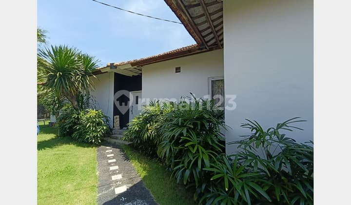 RUMAH TROPICAL RUSTIC DI NUSA DUA