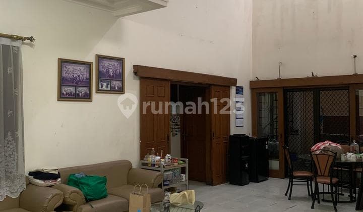 Dijual Rumah Terawat Cocok untuk Kantor di Jemursari
