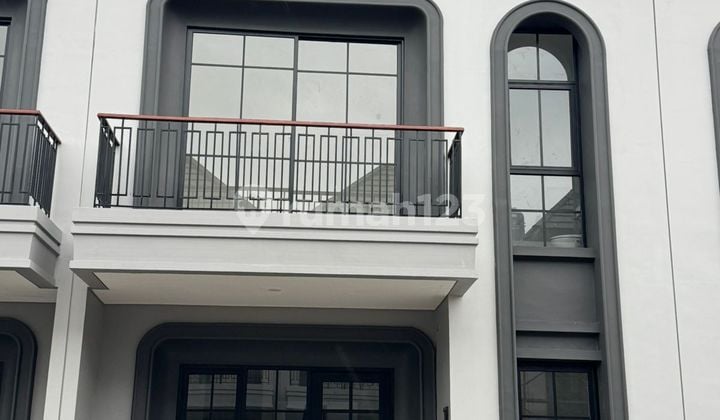 Disewakan Rumah Mansion Nine American Classic