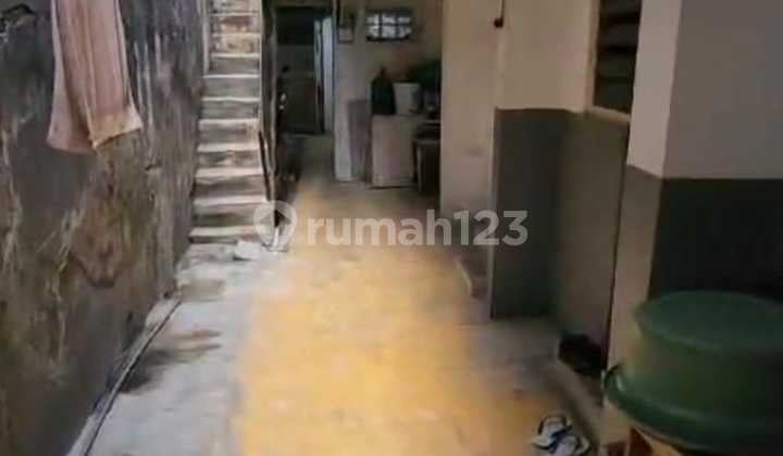 Disewakan Rumah Kost Lokasi Strategis Petemon Timur